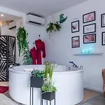 Apartament L'echappee - Maison Romantique - & Sauna Privatif- Pole Dance - Lit Rond Avec Miroir Au Plafond *