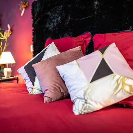 Apartament L'echappee - Maison Romantique - & Sauna Privatif- Pole Dance - Lit Rond Avec Miroir Au Plafond